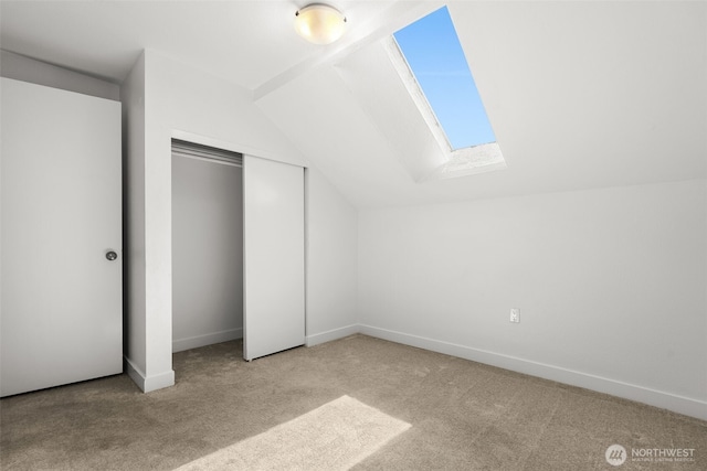 4822 S M St, Tacoma, WA 98408 - unfurnished bedroom featuring carpet flooring, vaulted ceiling, a skylight, baseboards, and a closet