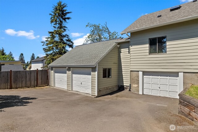 4822 S M St, Tacoma, WA 98408 - garage with fence