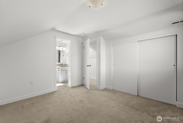 4822 S M St, Tacoma, WA 98408 - unfurnished bedroom featuring carpet, a closet, connected bathroom, vaulted ceiling, and baseboards