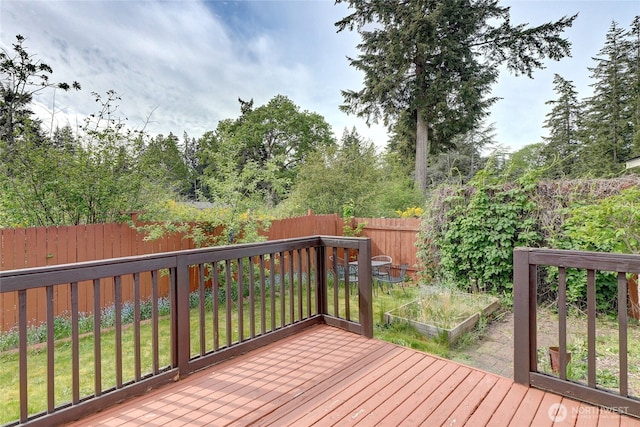 2824 187th St E, Tacoma, WA 98445 - wooden terrace with a vegetable garden
