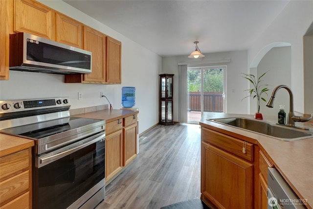 2824 187th St E, Tacoma, WA 98445 - kitchen featuring stainless steel appliances, a sink, light wood-style floors, and light countertops