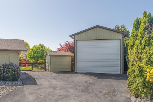 2350 38th Ave, Longview, WA 98632 - detached garage with fence and driveway