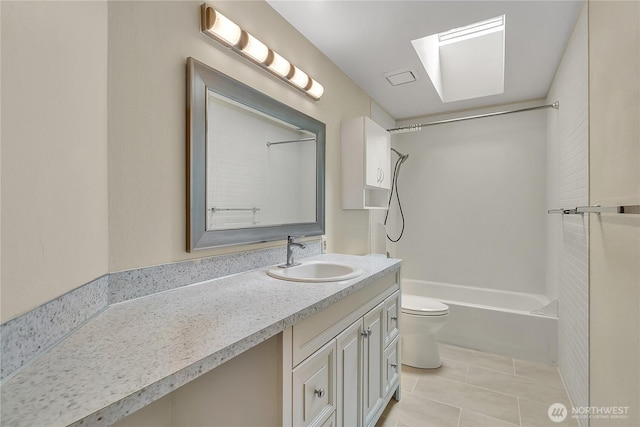1004 30th St NE, Auburn, WA 98002 - bathroom with toilet, vanity, and shower / bath combination