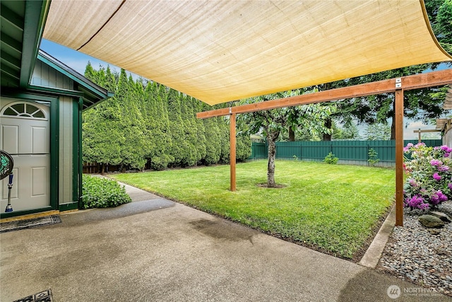 1004 30th St NE, Auburn, WA 98002 - view of yard featuring a patio area