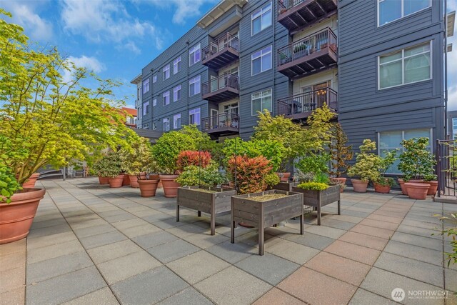 3333 Wallingford Ave N Unit 408, Seattle, WA 98103 - surrounding community featuring a patio area