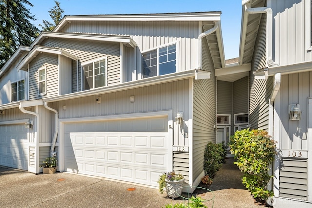 view of front of house featuring an attached garage and driveway