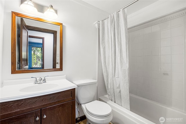 full bath with shower / bath combo with shower curtain, vanity, and toilet