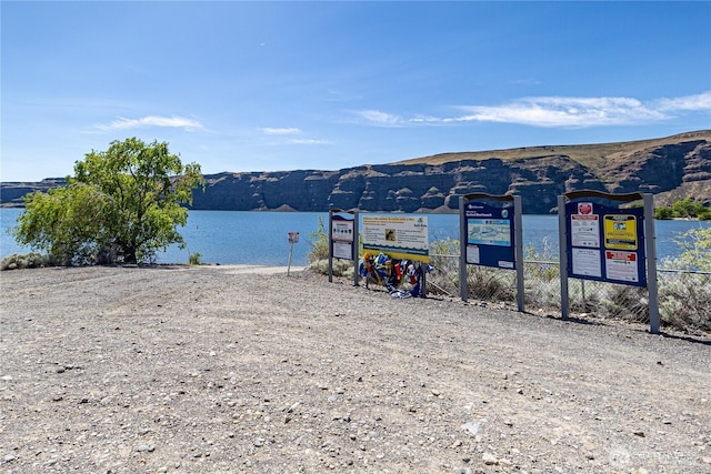 878 SW Hunter Ave, Quincy, WA 98848 - water view with mountains