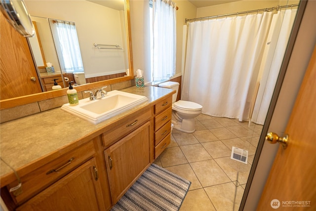 878 SW Hunter Ave, Quincy, WA 98848 - bathroom featuring toilet, vanity, tile patterned flooring, and a shower with curtain