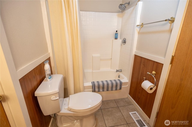 878 SW Hunter Ave, Quincy, WA 98848 - bathroom featuring toilet, tile patterned flooring, and shower / bath combo with shower curtain
