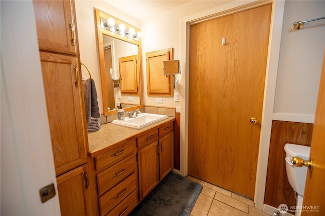 878 SW Hunter Ave, Quincy, WA 98848 - bathroom featuring toilet, tile patterned flooring, and vanity