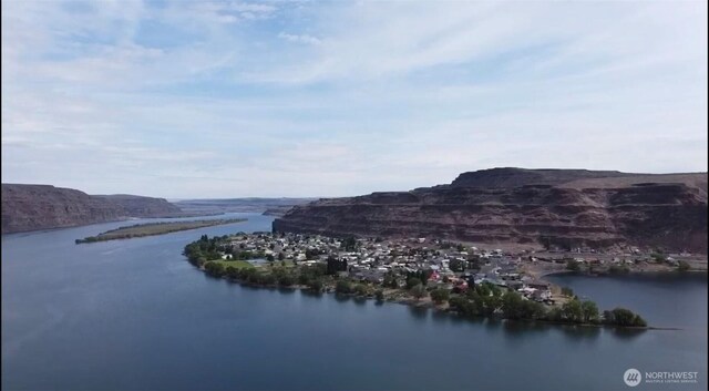 878 SW Hunter Ave, Quincy, WA 98848 - water view