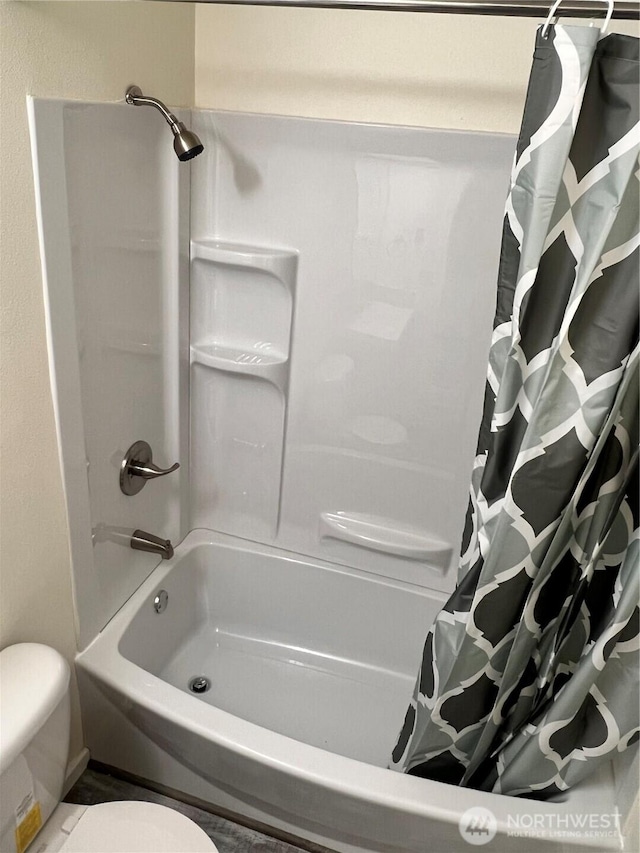 full bath featuring toilet and shower / bath combo