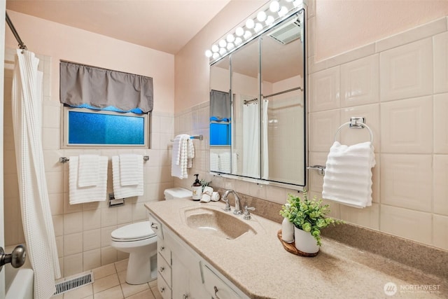 17922 Marine View Dr SW, Normandy Park, WA 98166 - full bath with tile walls, toilet, curtained shower, visible vents, and tile patterned floors