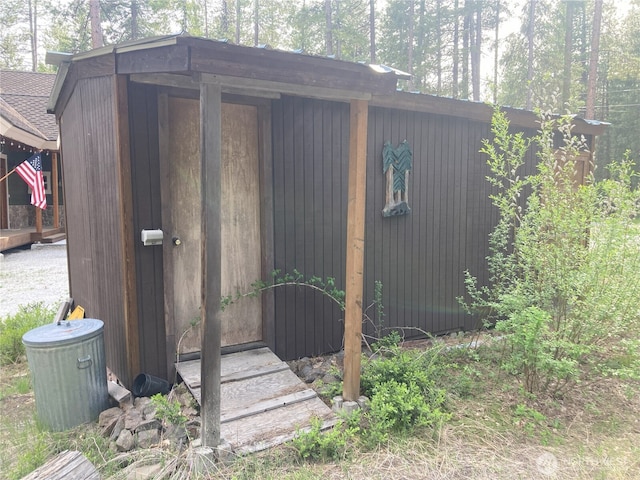 view of outbuilding