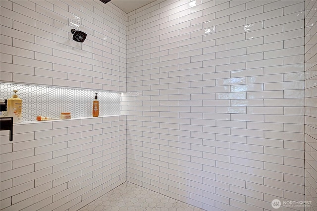 full bath with tiled shower