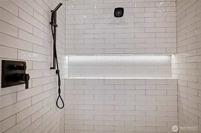 1699 SE Camano Dr, Camano Island, WA 98282 - full bathroom featuring tiled shower