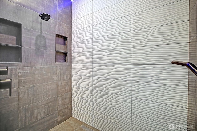 1699 SE Camano Dr, Camano Island, WA 98282 - full bath featuring tiled shower