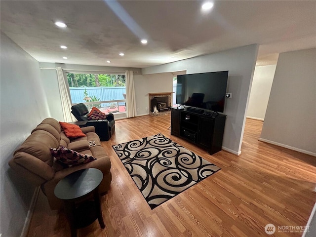 living room with light wood-style flooring, recessed lighting, and baseboards