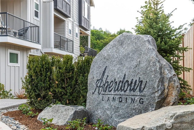 view of community / neighborhood sign
