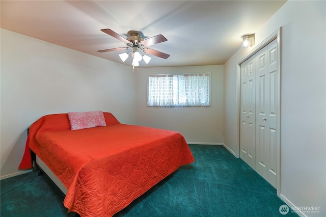 carpeted bedroom with a ceiling fan, baseboards, and a closet