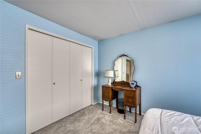 bedroom with carpet flooring and a closet