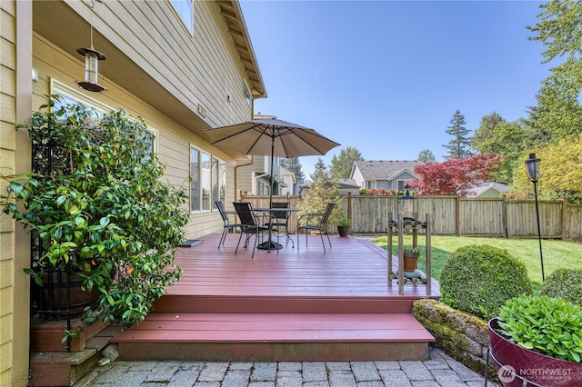 deck with outdoor dining space