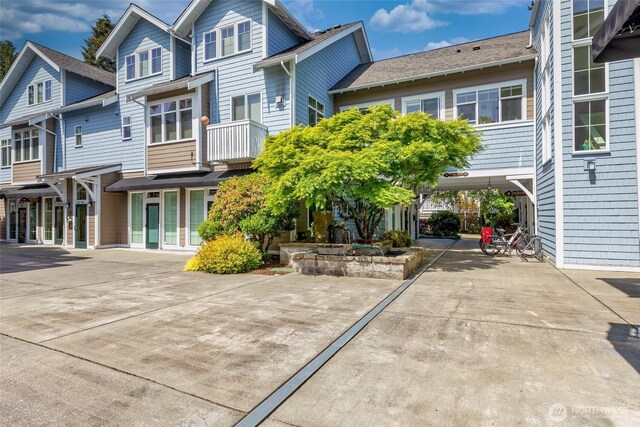 view of front of property