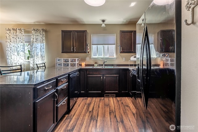 557 N Montclair Ave N, East Wenatchee, WA 98802 - kitchen featuring a sink, a peninsula, black appliances, dark wood finished floors, and dark brown cabinets