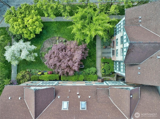 aerial view of property and surrounding area