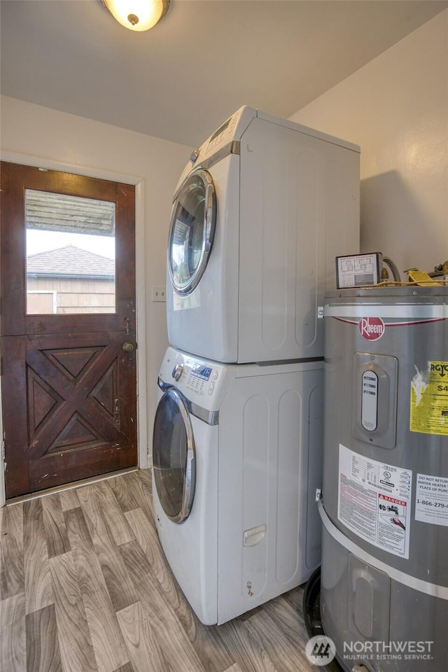 1306 Morgan St, Aberdeen, WA 98520 - washroom featuring stacked washer / dryer and water heater