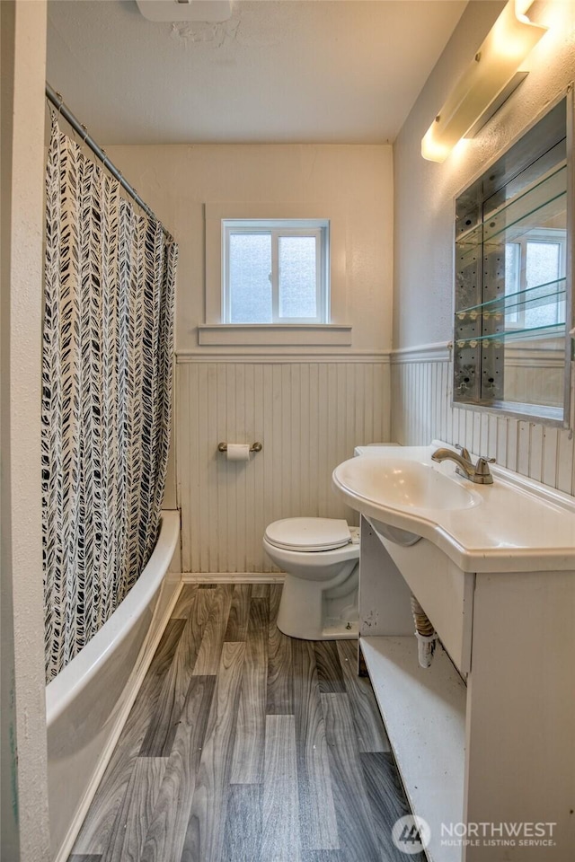 1306 Morgan St, Aberdeen, WA 98520 - full bathroom featuring wainscoting, toilet, vanity, wood finished floors, and shower / bath combo
