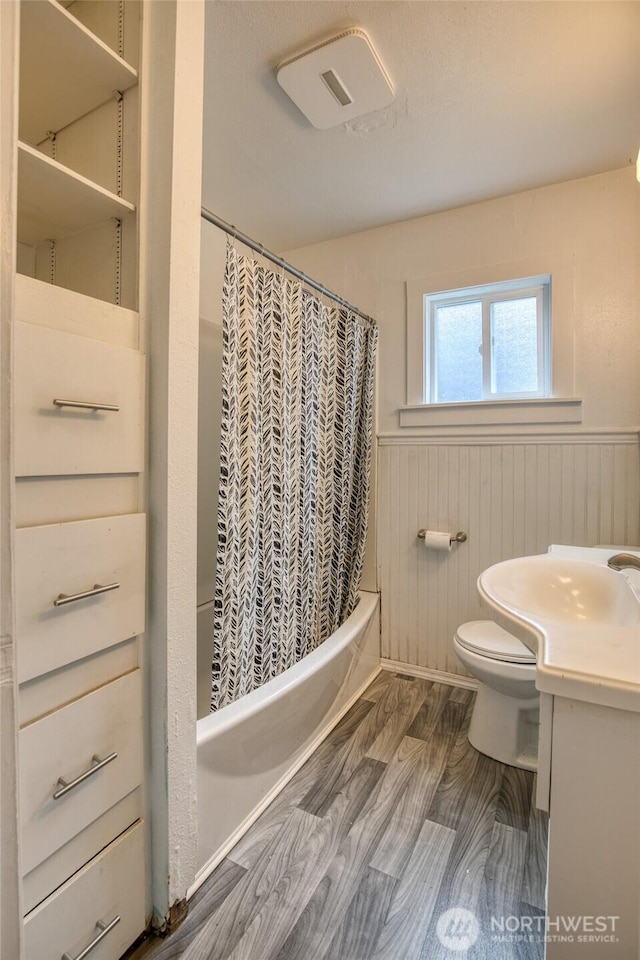 1306 Morgan St, Aberdeen, WA 98520 - bathroom featuring toilet, wainscoting, shower / bathtub combination with curtain, vanity, and wood finished floors