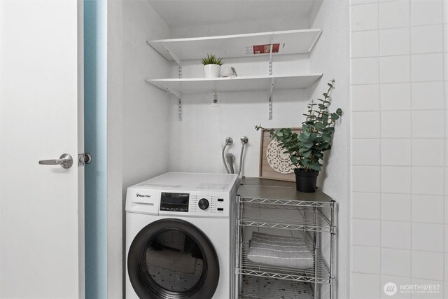 12515 NE 145th Pl Unit D121, Kirkland, WA 98034 - laundry area featuring washer / dryer