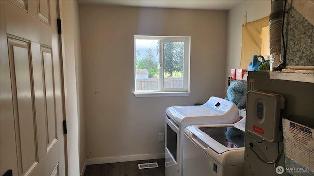 1621 W Main St, Elma, WA 98541 - clothes washing area featuring washing machine and clothes dryer, baseboards, and wood finished floors