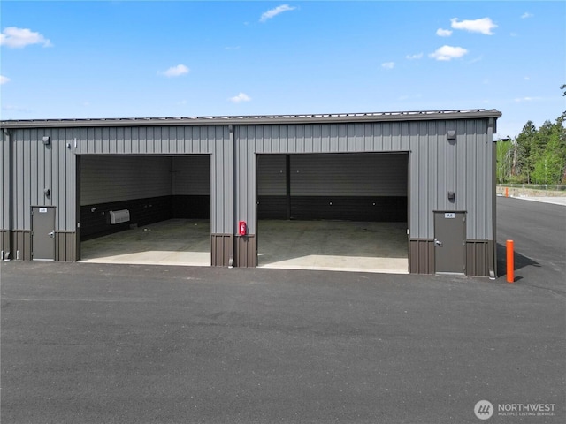 view of detached garage