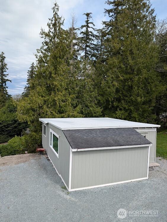 view of outdoor structure