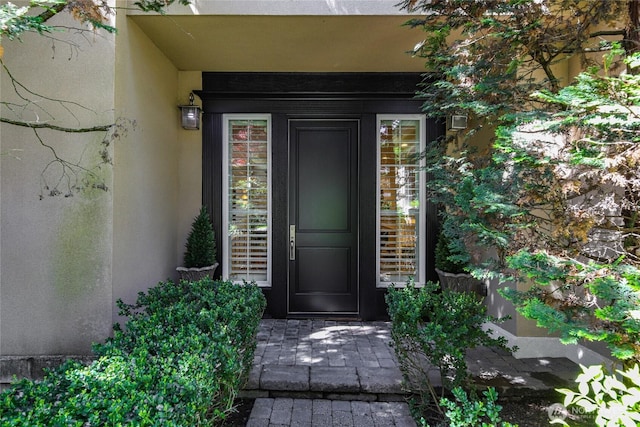 8380 SE 43rd St, Mercer Island, WA 98040 - property entrance featuring stucco siding