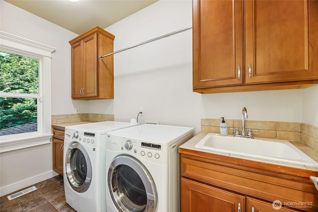 8380 SE 43rd St, Mercer Island, WA 98040 - laundry area with independent washer and dryer, baseboards, visible vents, a sink, and cabinet space