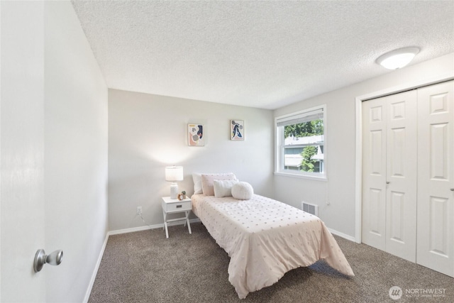 18530 52nd Ave W Unit D2, Lynnwood, WA 98037 - bedroom with carpet flooring, a textured ceiling, baseboards, and a closet