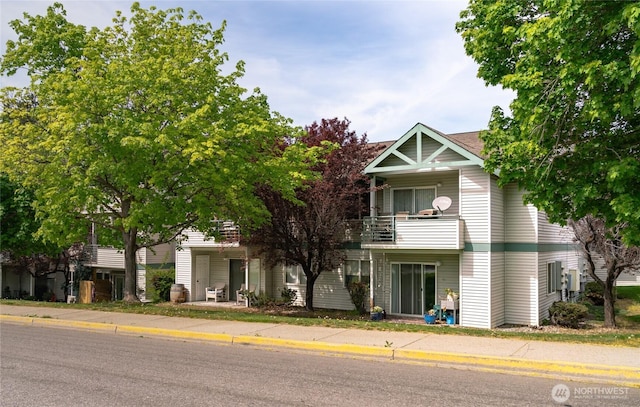multi unit property with a balcony