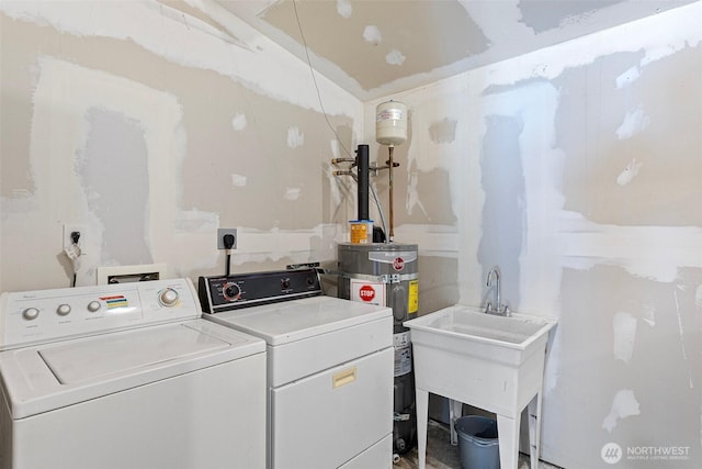 592 Kodiak Ave, Camano Island, WA 98282 - laundry area featuring laundry area, independent washer and dryer, water heater, and a sink