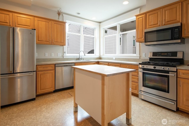 703 18th Ave S, Seattle, WA 98144 - kitchen featuring appliances with stainless steel finishes, a sink, light countertops, a center island, and recessed lighting