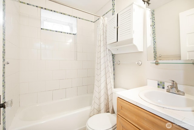 703 18th Ave S, Seattle, WA 98144 - bathroom with toilet, shower / tub combo, and vanity