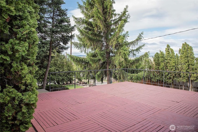 906 E 3rd Ave, Ellensburg, WA 98926 - view of wooden terrace