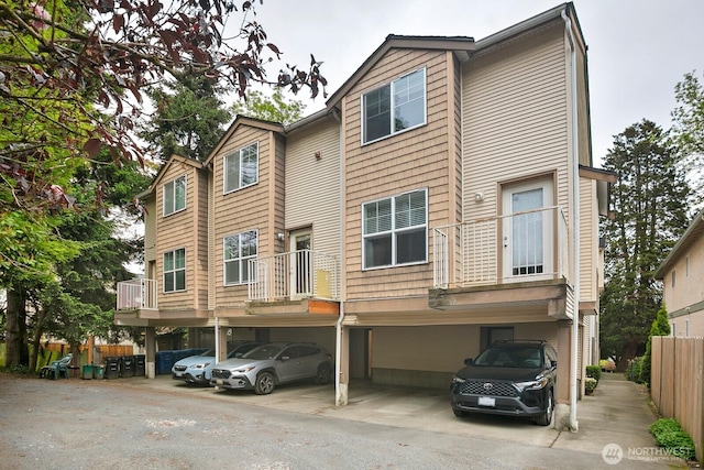 1140 N 92nd Unit B, Seattle, WA 98103 - back of house with fence