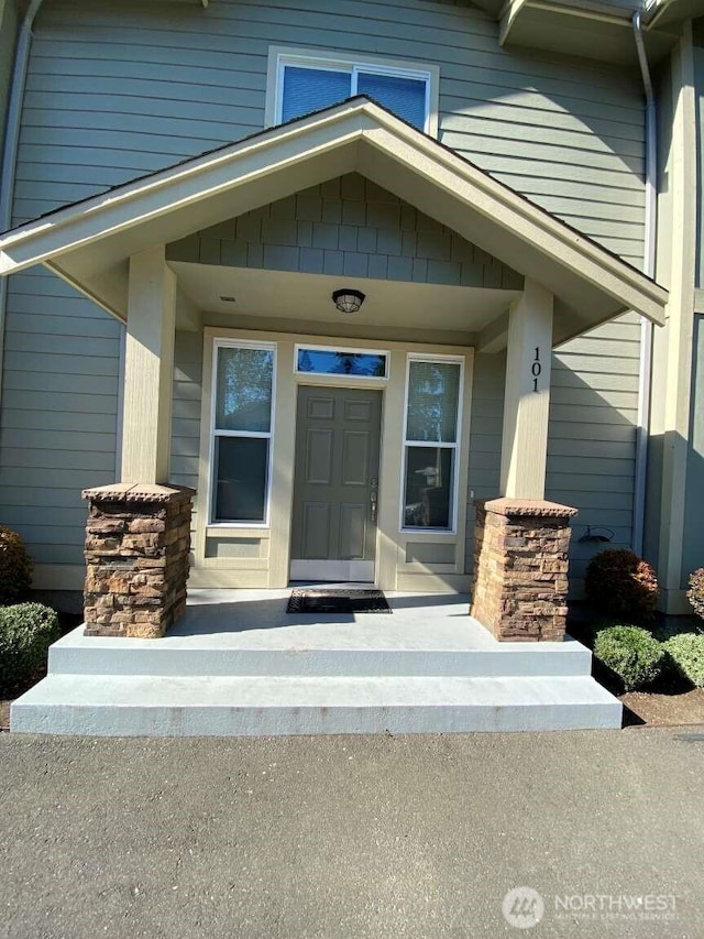 property entrance featuring a porch