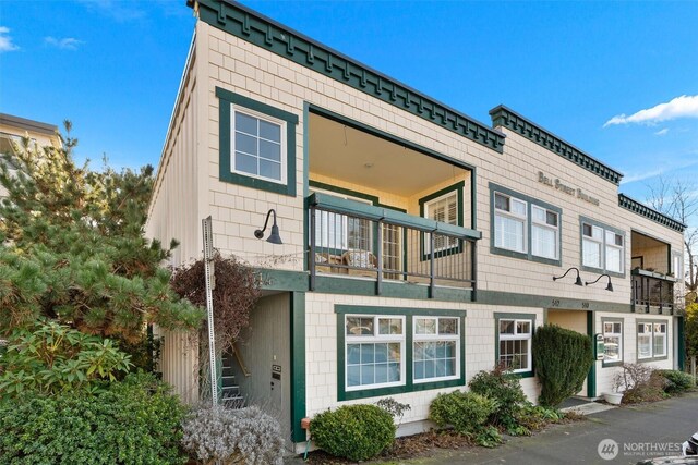 514 Bell St, Edmonds, WA 98020 - exterior space featuring a balcony