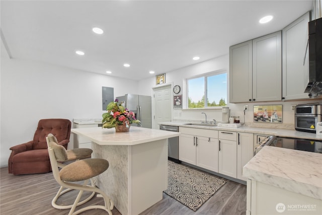 11 Ridge Loop Rd, Cle Elum, WA 98922 - kitchen with appliances with stainless steel finishes, a sink, a kitchen island, recessed lighting, and light countertops