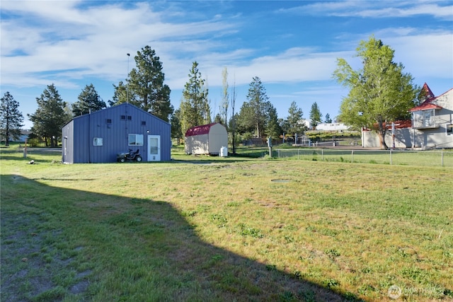 11 Ridge Loop Rd, Cle Elum, WA 98922 - view of yard featuring an outdoor structure, an outbuilding, and a storage unit